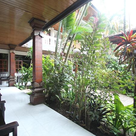 Kuta Dormitory At Simpang Inn Exterior foto