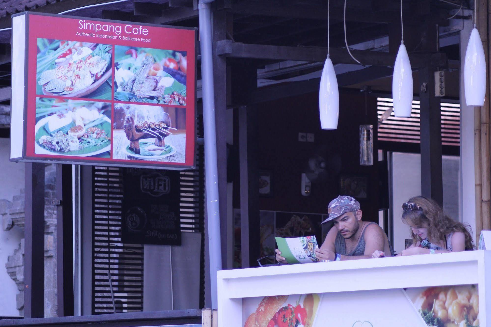 Kuta Dormitory At Simpang Inn Exterior foto