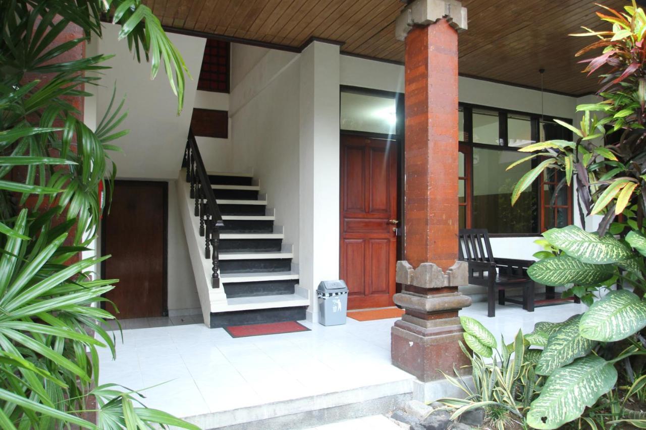 Kuta Dormitory At Simpang Inn Exterior foto
