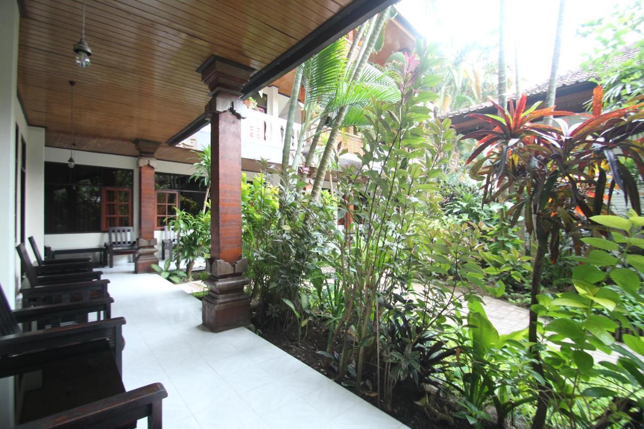 Kuta Dormitory At Simpang Inn Exterior foto